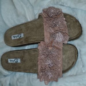 Women's faux suede flower slides